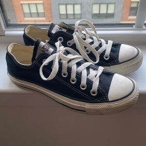Women’s Low Rise Converse Sneakers
